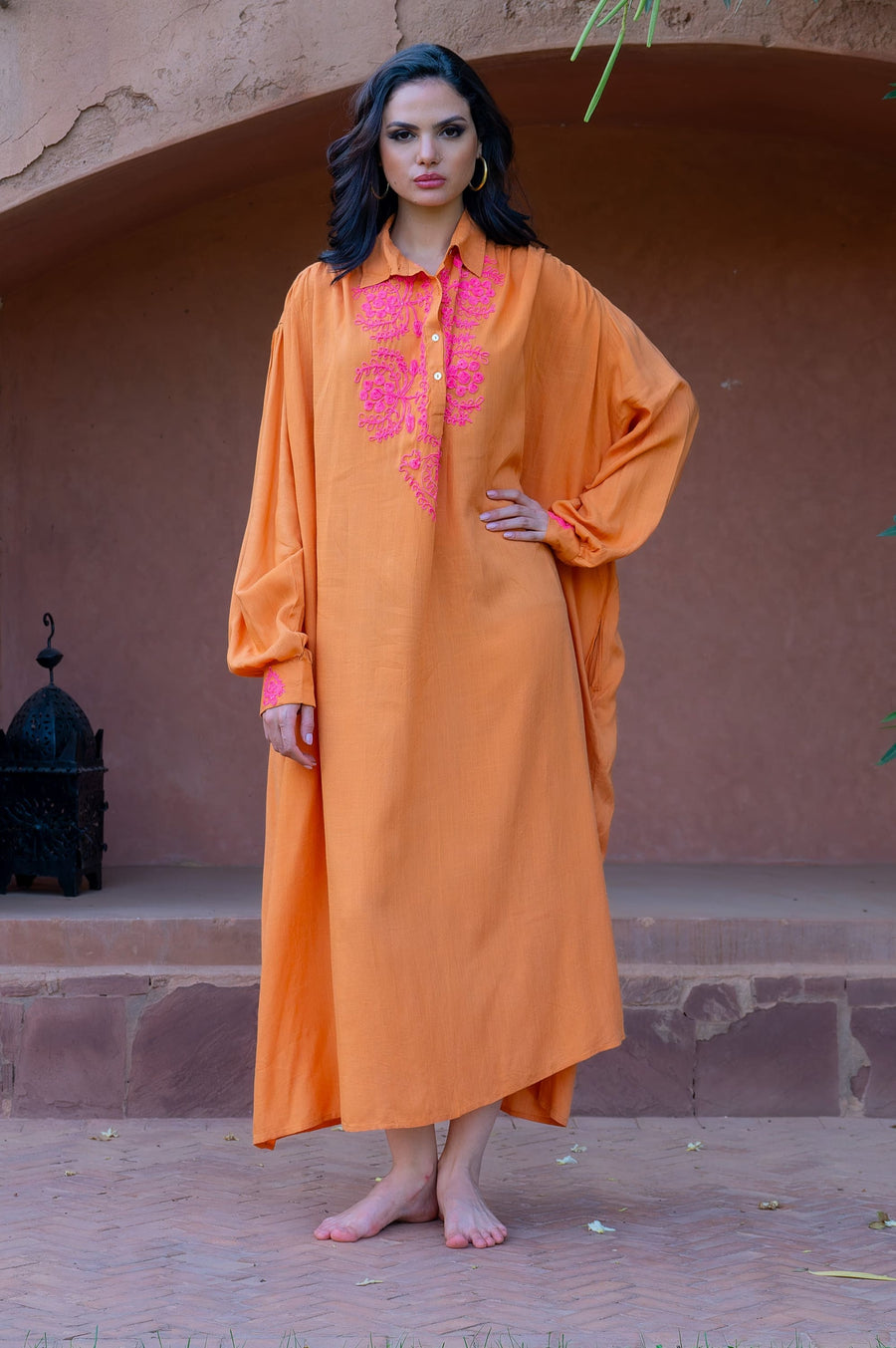 Robe brodée Safran Majesté